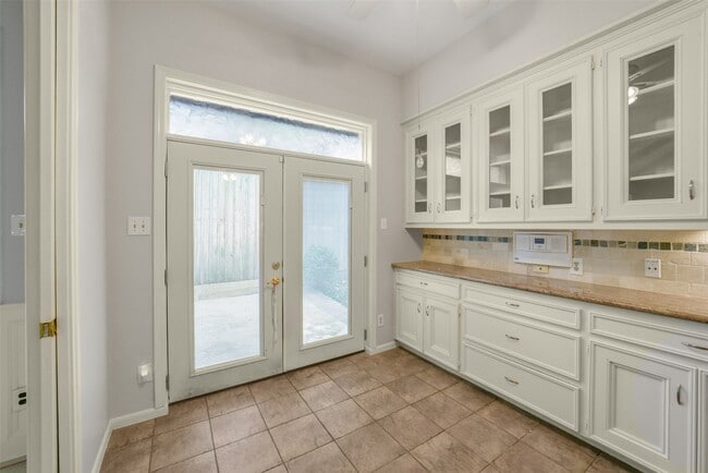 Building Photo - 2423 Nantucket Dr