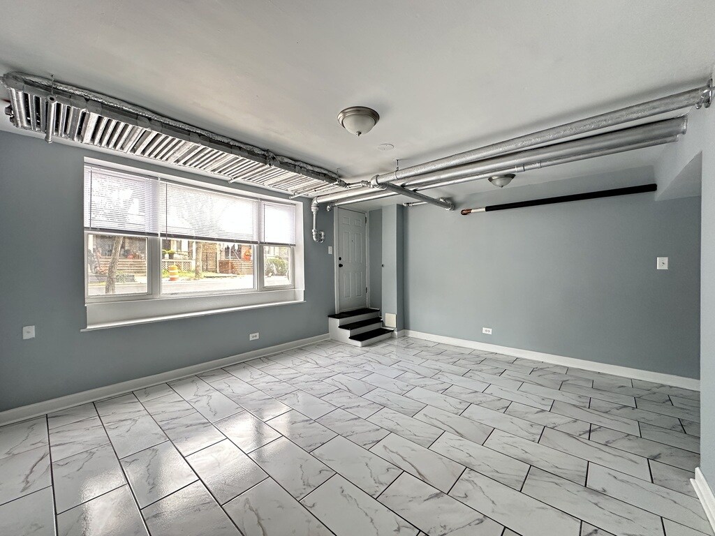 Building Photo - 5664 N Ridge Ave