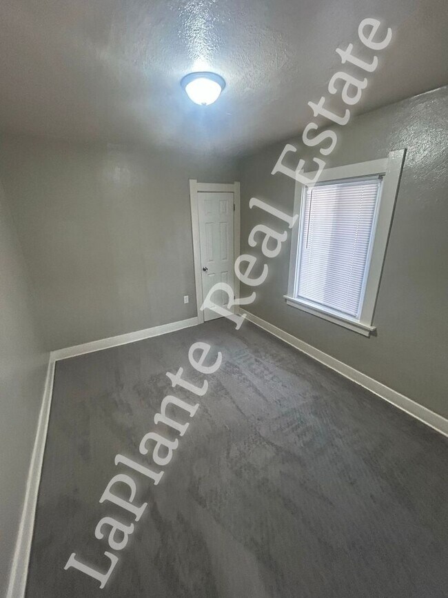 Building Photo - Bright Newly renovated Home in a Quiet Wes...