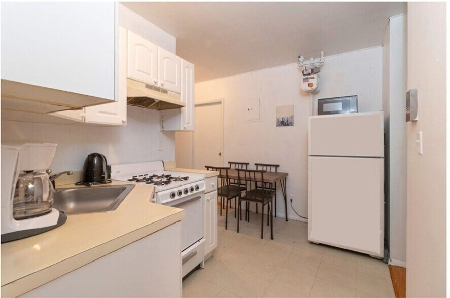 Building Photo - 304e E 95th St