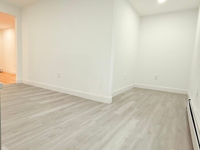 Building Photo - 23 Bellevue St