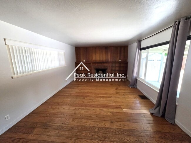 Building Photo - Very Nice 3bd/1.5ba House!