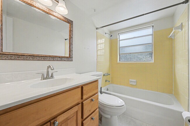 Building Photo - 3135 Shady Dell Ln