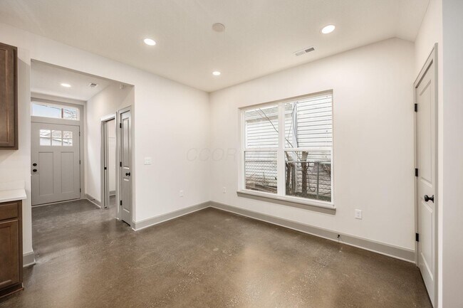 Building Photo - 90 N Princeton Ave