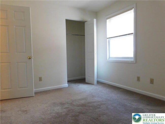 Building Photo - 813 Main St