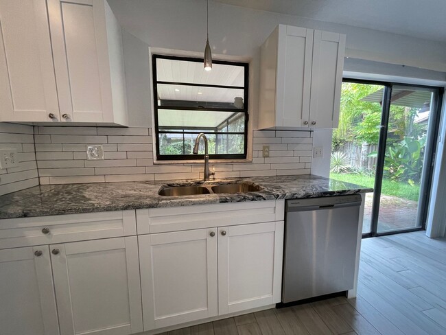 Building Photo - Coming Soon! 3/2 Single Family - Great Loc...