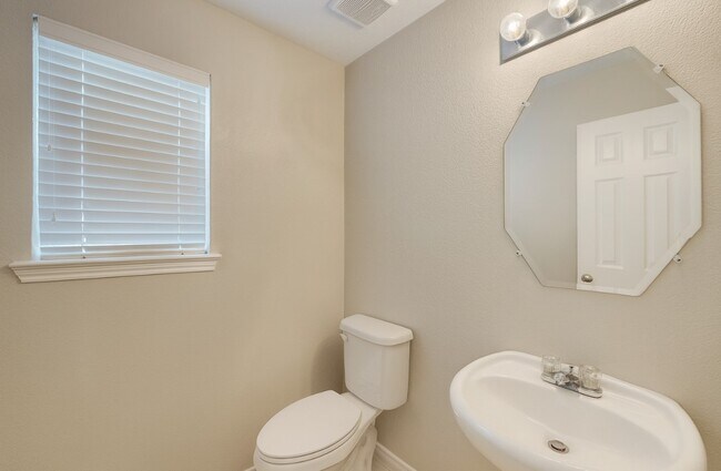 Building Photo - 6731 Providence View Ln