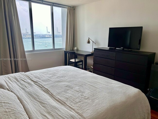 Building Photo - 1000 West Ave