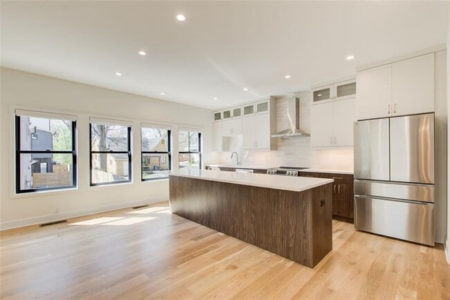 Building Photo - 1050 Snyder St NW