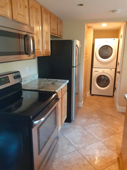 Kitchen - 2570 E Canterbury Ln