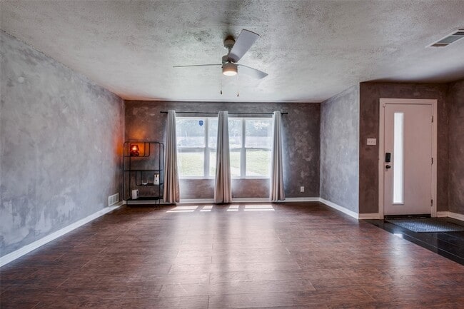 Building Photo - 2031 Brookhaven Dr