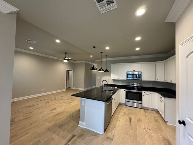 Building Photo - Like New Construction in Haughton...