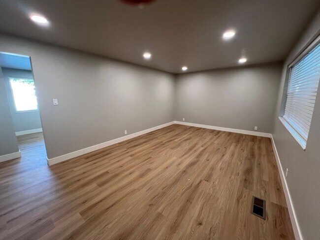 Building Photo - Home in Nephi, UT