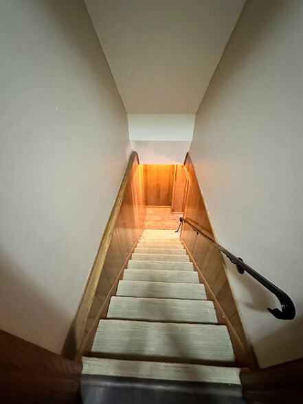 Building Photo - 1321 Division St