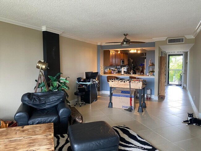 Building Photo - 14 Royal Palm Way