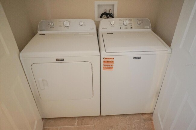 Building Photo - 929 Lantana Ave