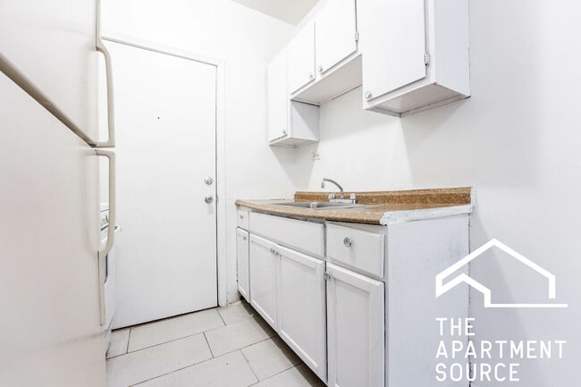 Building Photo - 931 W Sunnyside Ave