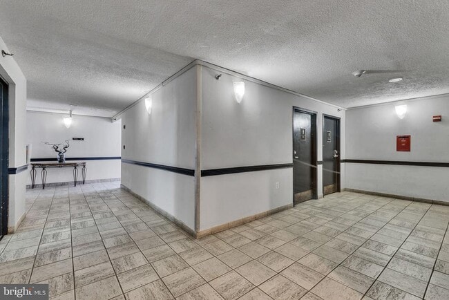 Building Photo - 1001 N Randolph St