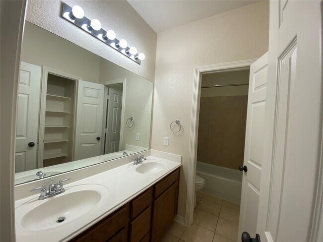Building Photo - 6018 Sugar Bush Dr