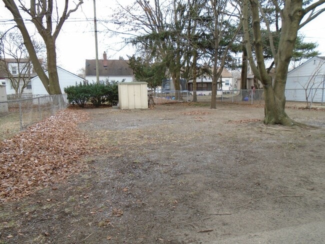 Building Photo - 2/1 brick Home OPEN HOUSE SAT/SUN MAY 17/1...