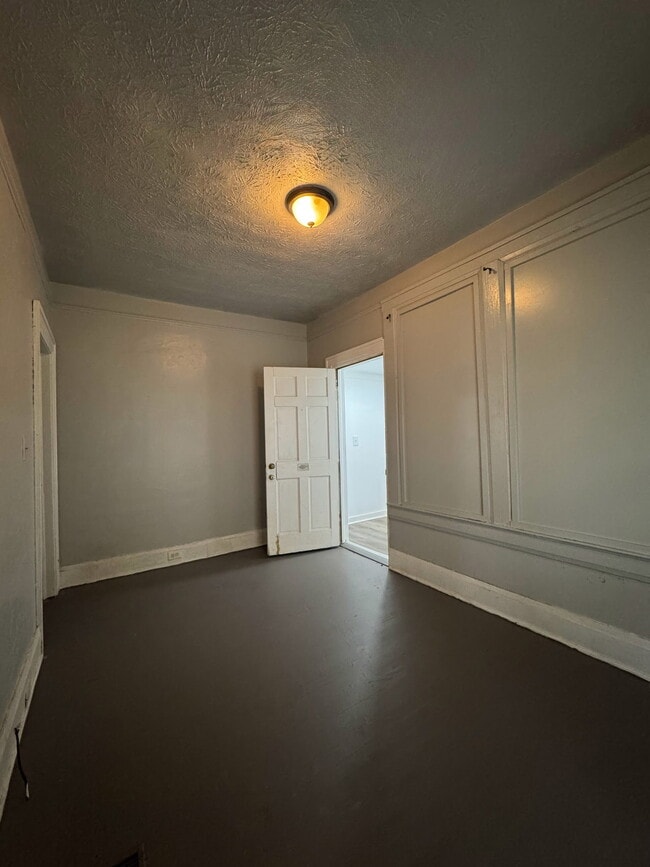 Building Photo - 1011 Sayre St