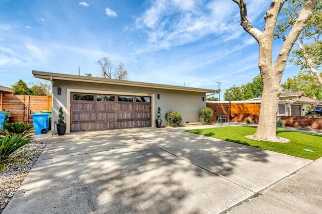 Building Photo - Gorgeous Vibrant Home In Santa Clara