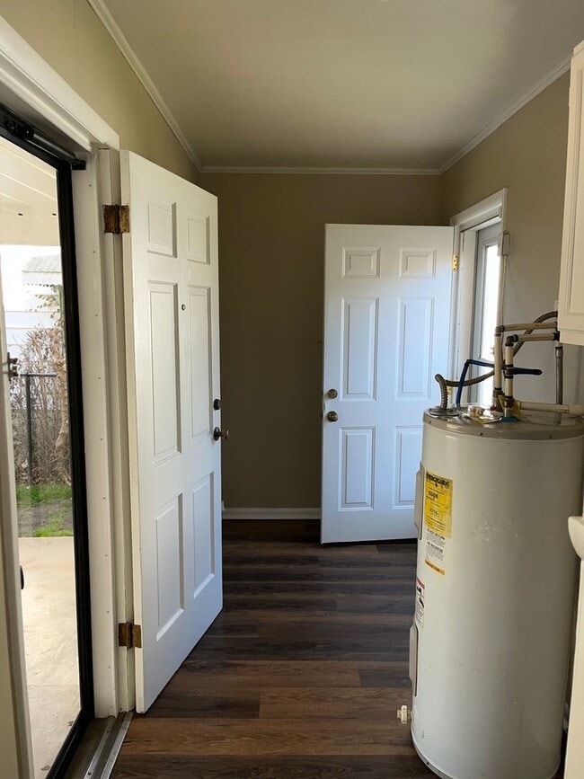 Building Photo - 3 Bed 1.5 Bath Home
