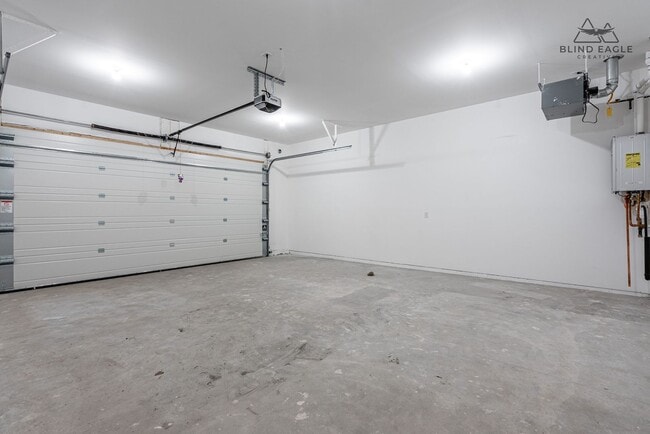 Building Photo - 7472 N Paw St