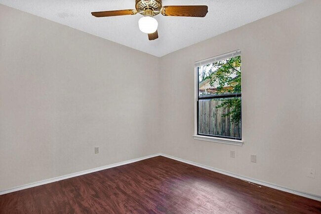 Building Photo - 1101 Cresswell Dr