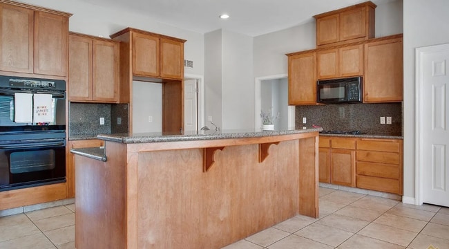 Building Photo - 5 Bedroom/3 Bath Home with Paid Solar System - $3395 Per month!