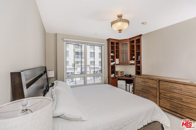 Building Photo - 376 Caruso Ave