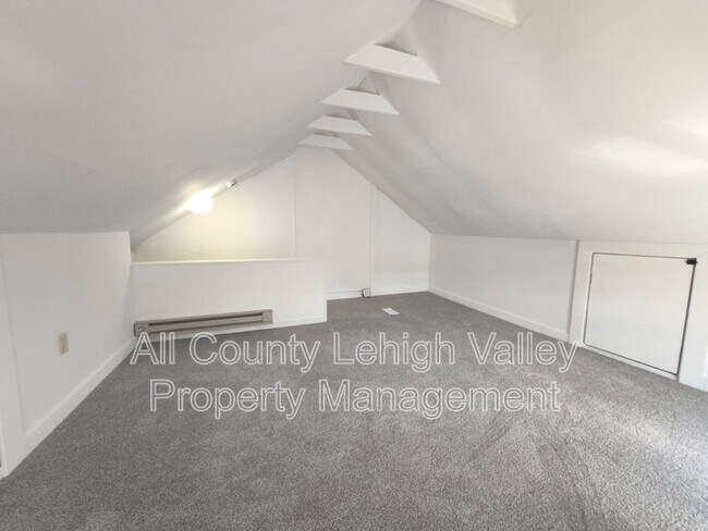 Building Photo - 1141 Emmett St