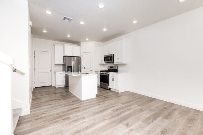 Building Photo - 6001 S Carnelian Pkwy