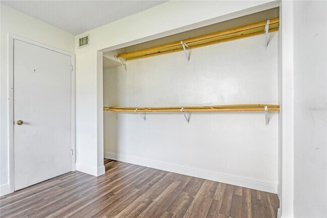 Building Photo - 313 Dirksen Dr
