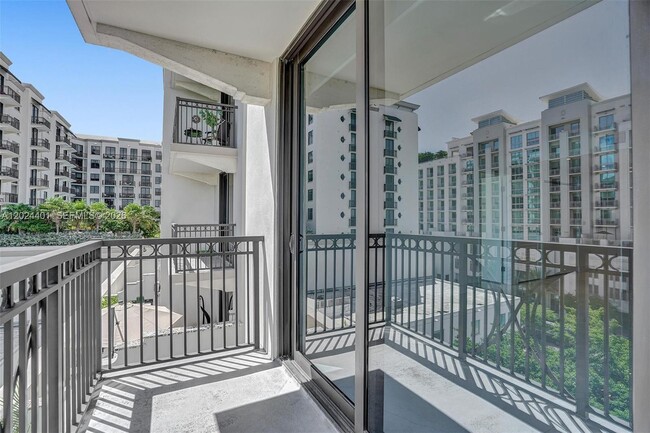 Building Photo - 301 Altara Ave