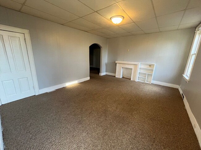 Building Photo - 325 2nd St NW