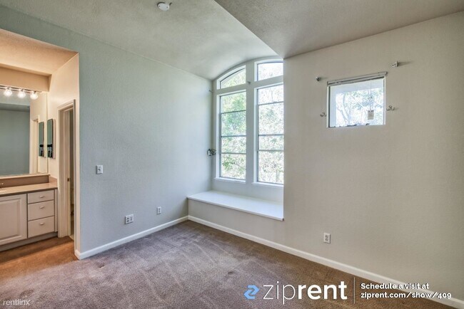 Building Photo - 3 br, 2.5 bath Townhome - 128 Holly Court,...