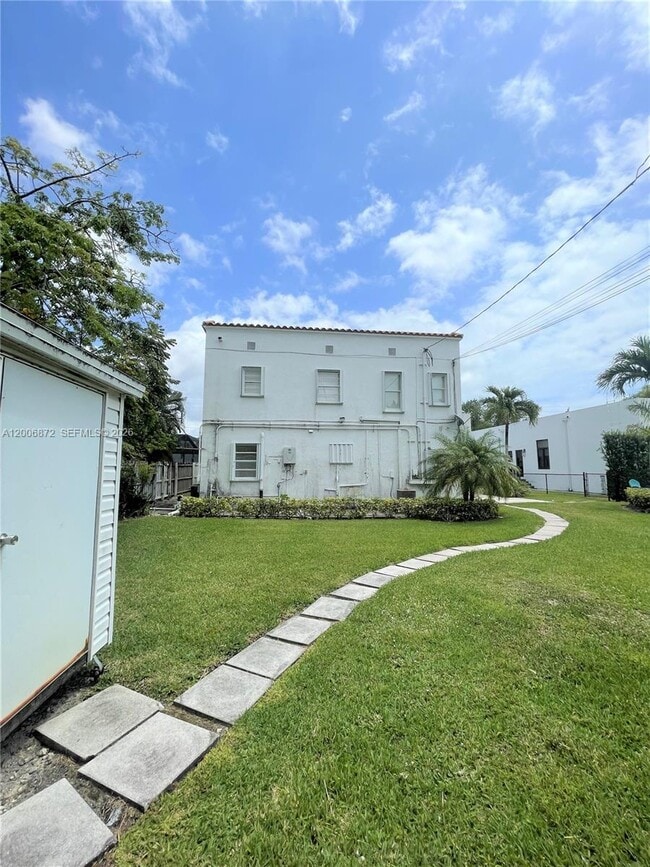 Building Photo - 5116 SW 57th Ave