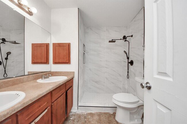 Building Photo - 8100 Creekbend Dr