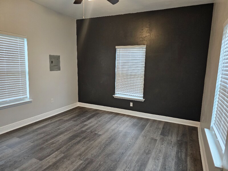 Building Photo - 1511 N Dupre St