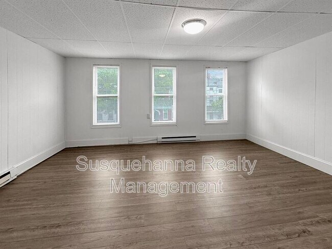 Building Photo - 344 N Mulberry St