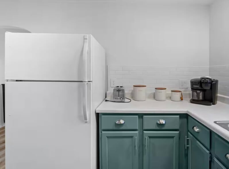 Kitchen - 2117 W Riverside Ave