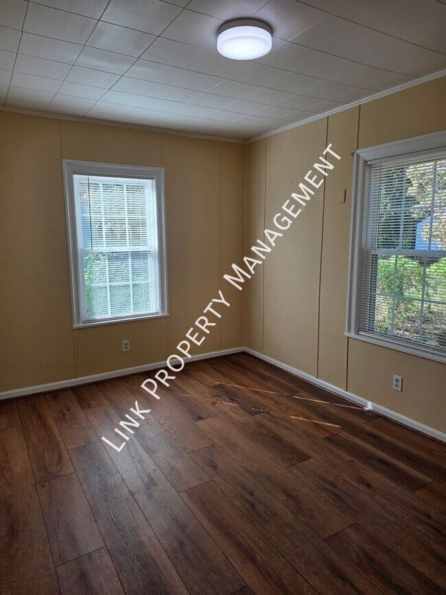 Building Photo - 129 N Moore Rd