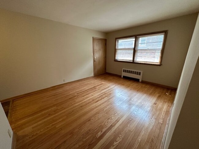 Building Photo - Cozy 1BR in Riverwest $895 – Heat Included | Hardwood Floors | Storage + Laundry