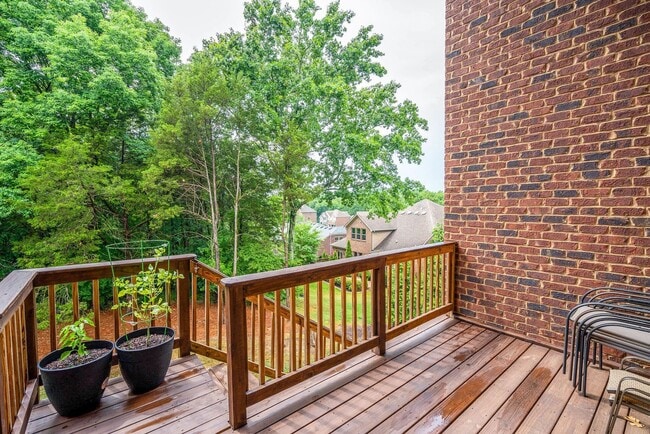 Building Photo - Custom built home in a great location in B...