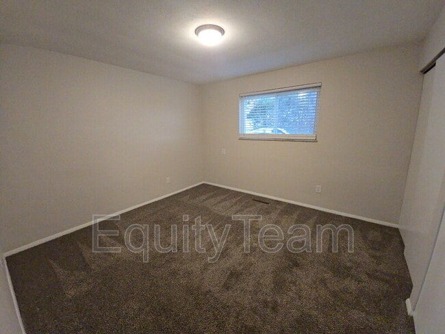 Building Photo - 204 N 10th St