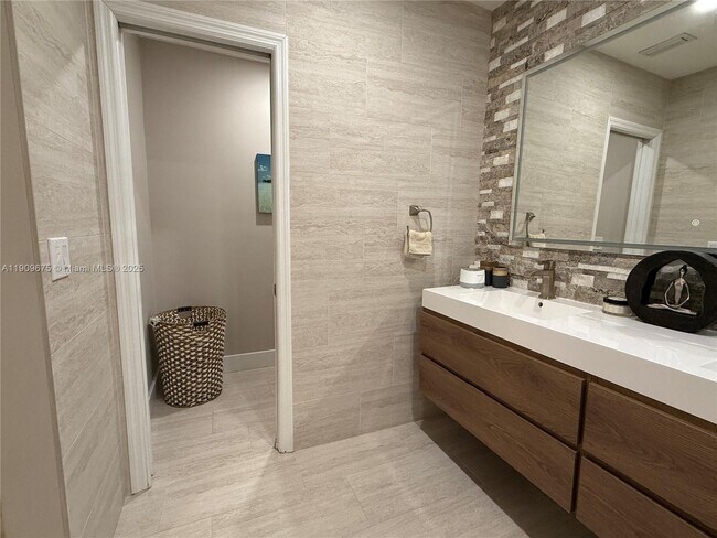 Building Photo - 4009 Jefferson St