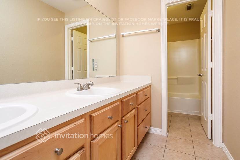 Building Photo - 9139 Prairie Trails Dr