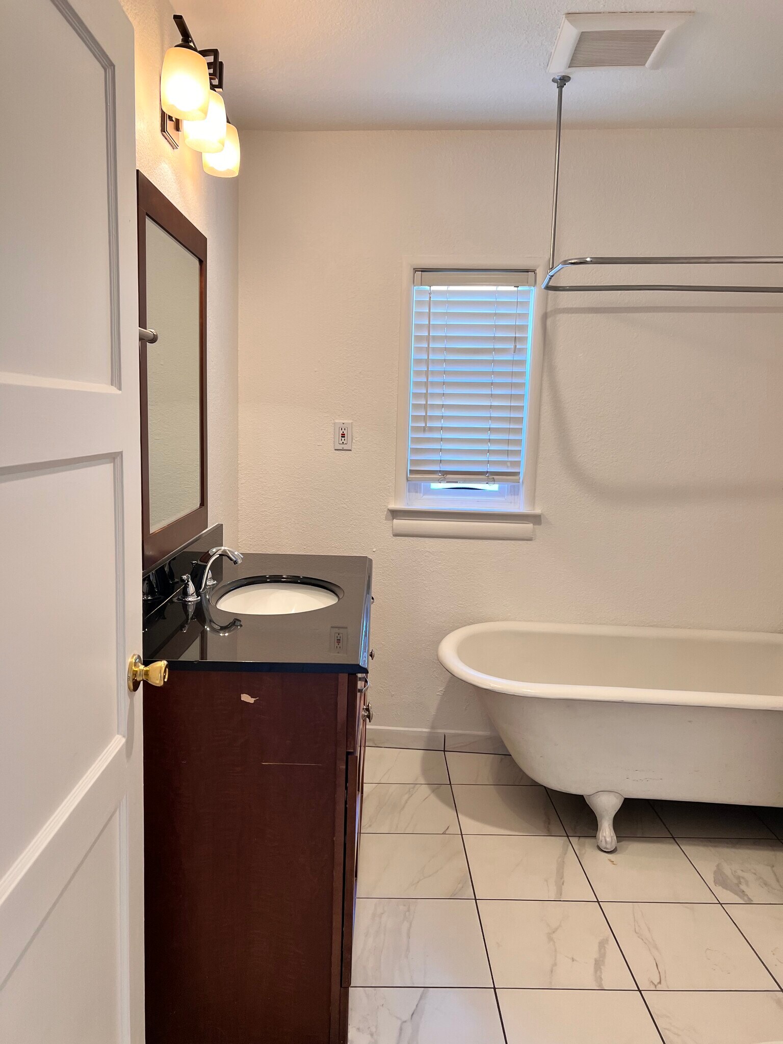 Building Photo - 144 San Lorenzo Ave