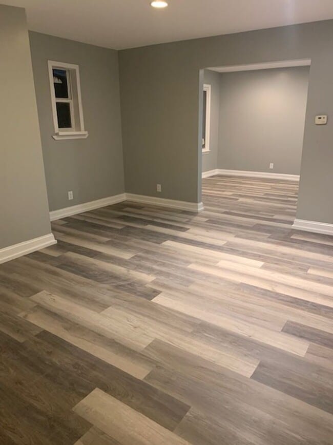 Building Photo - Utilities Included in this Upper Unit Dupl...
